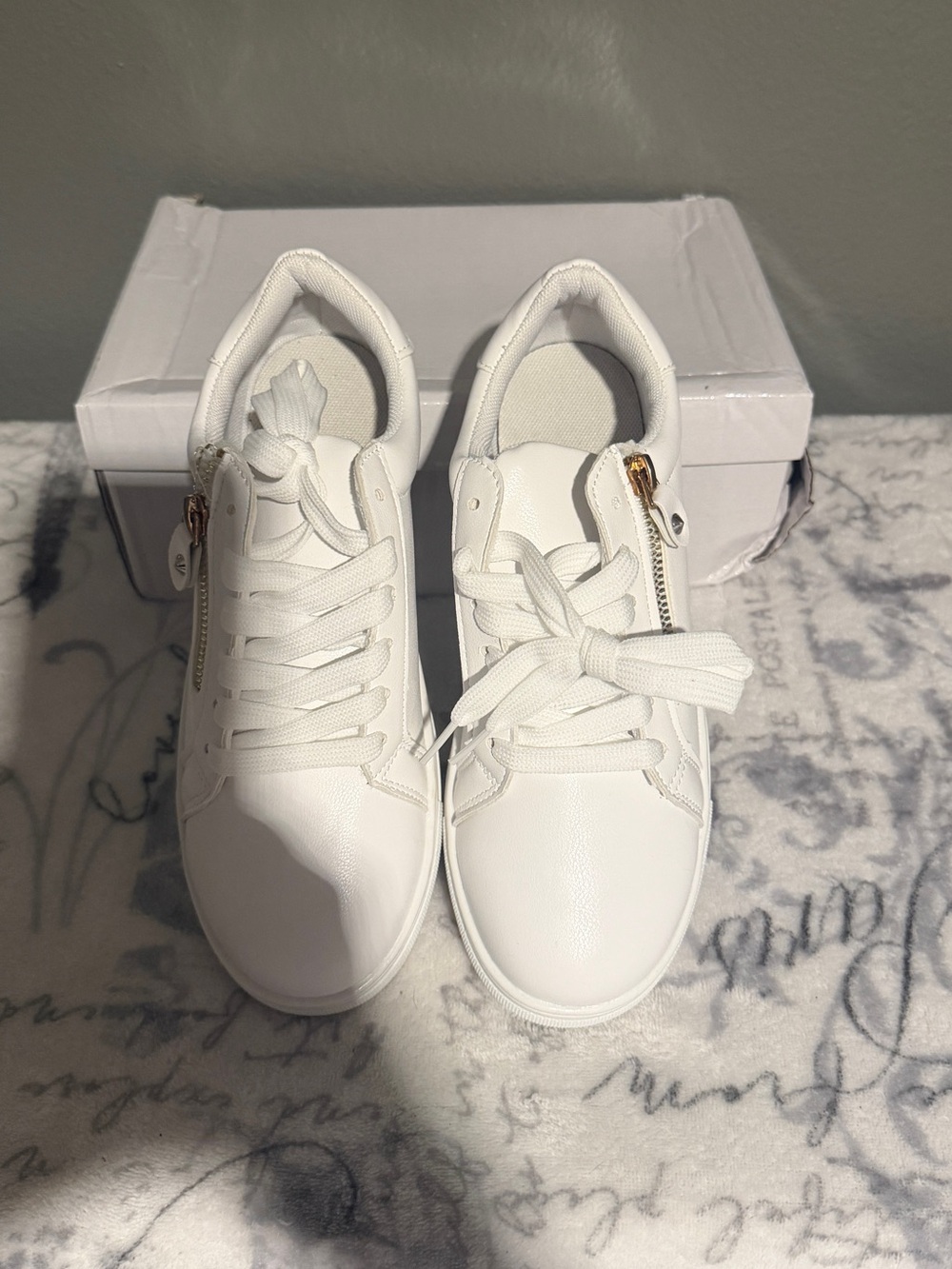 White Women's Low-Top Lace-Up Sneakers with Side Zip